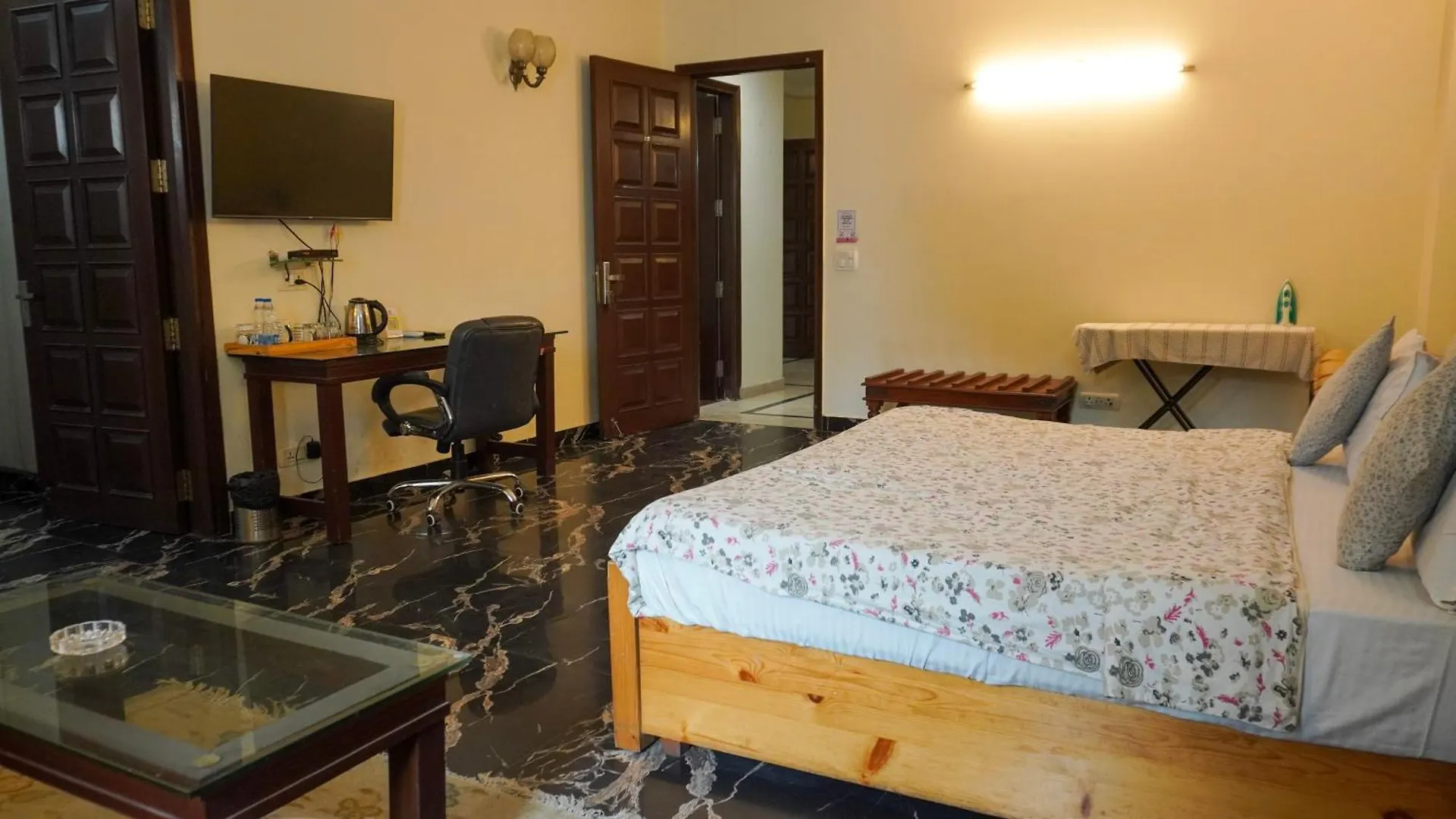 Perch Arbor Suites Gurgaon 3*,